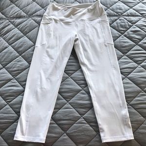 Victoria Sport Capri Leggings